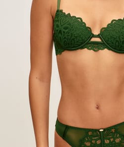 Lace padded bra;