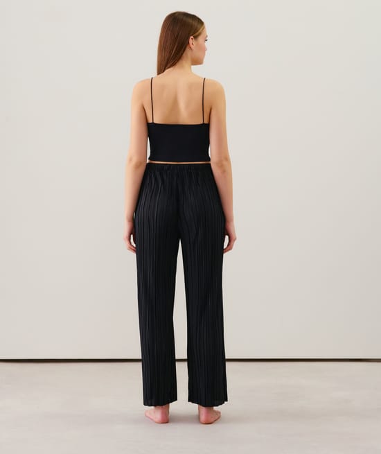 Pleated wide-leg trousers;