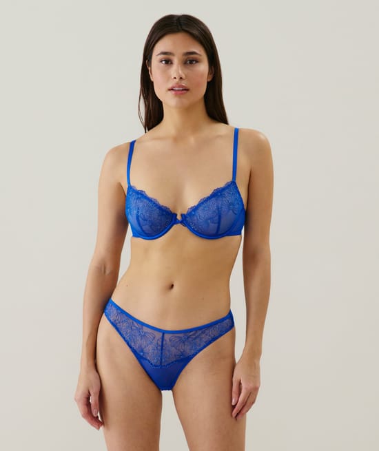 Soutien-gorge corbeille avec broderies;