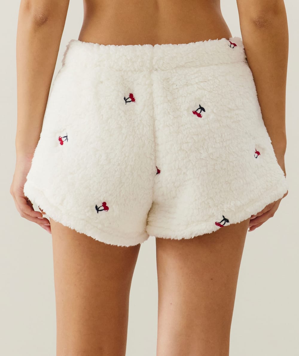 Sherpa shorts with cherry embroidery;