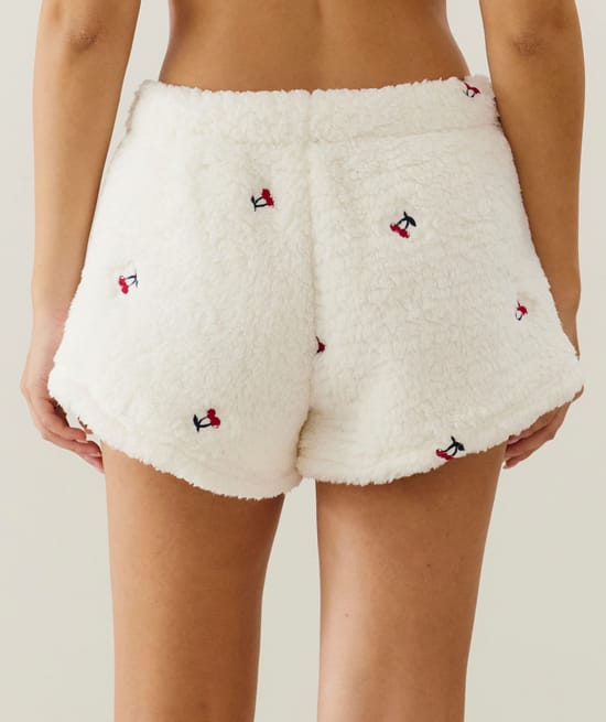 Sherpa shorts with cherry embroidery;