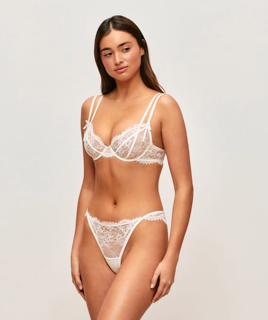 Balconette bra in lace;