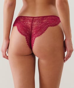 Tanga de encaje;