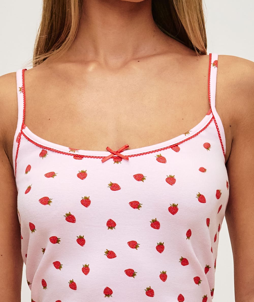 Strawberry pattern jersey t-shirt;