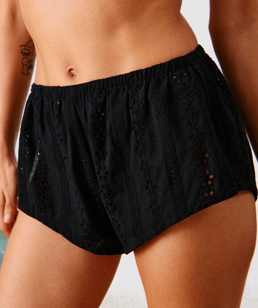 Pantalón corto de ganchillo ;