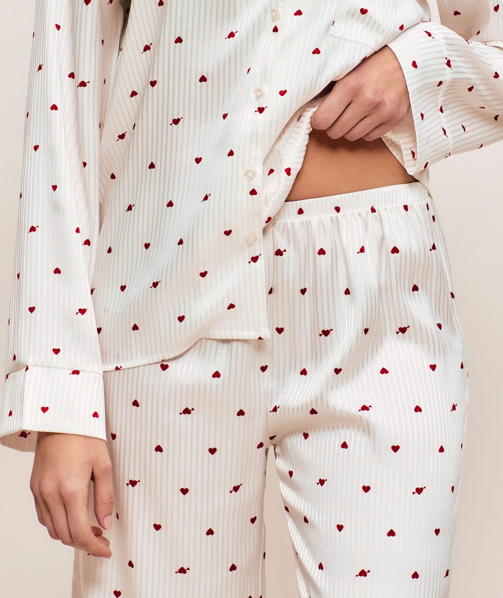 Pantalon en satin motifs c&oelig;urs;