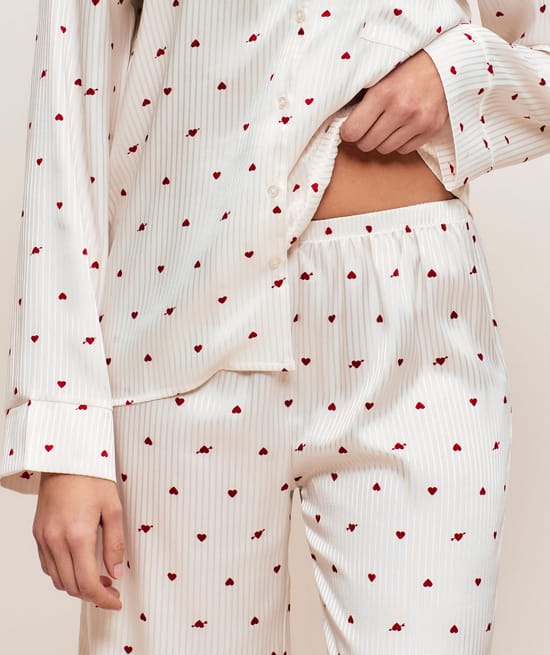 Pantalon en satin motifs c&oelig;urs;