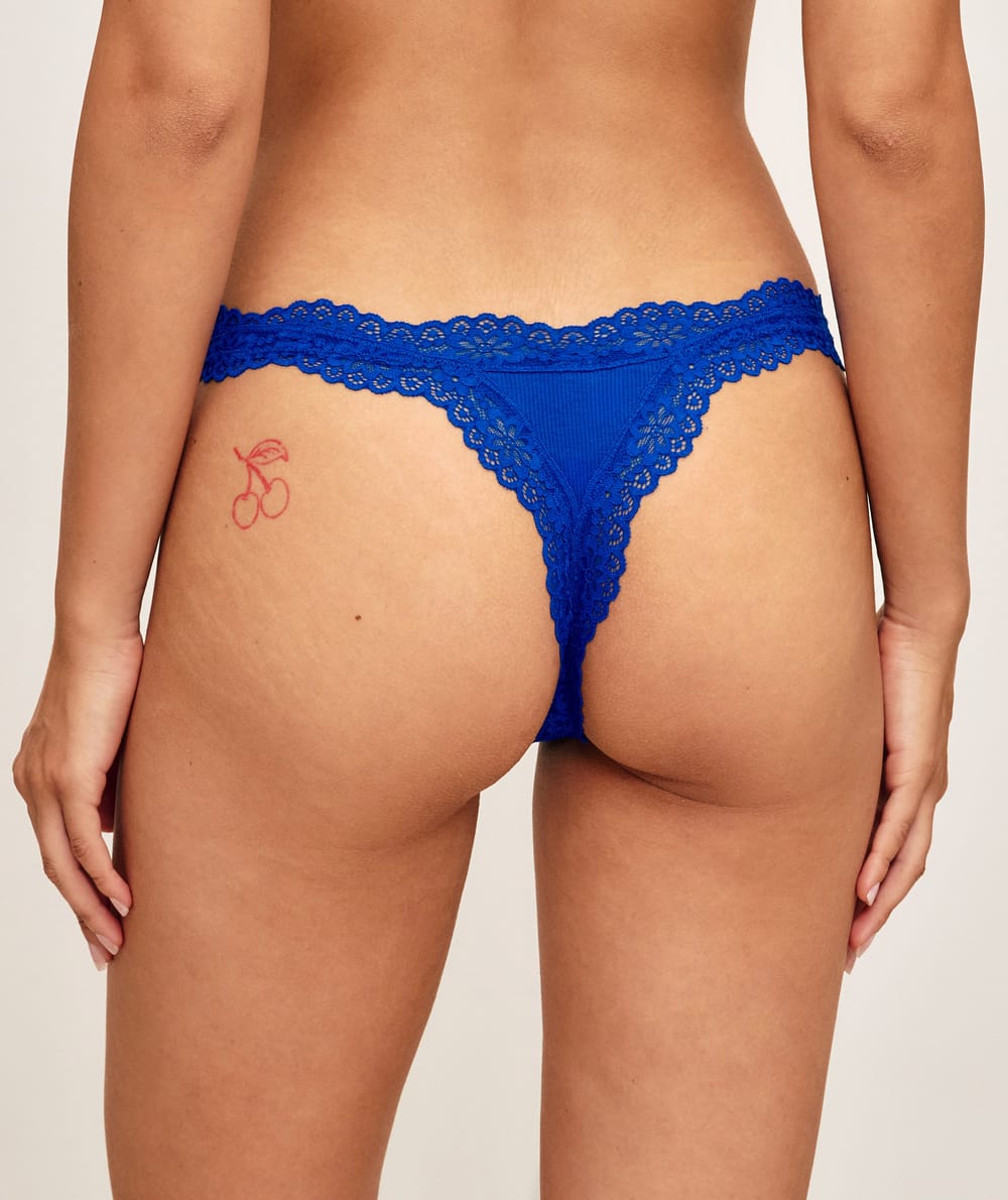 String en coton et dentelle;