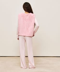 Faux fur sleeveless jacket;