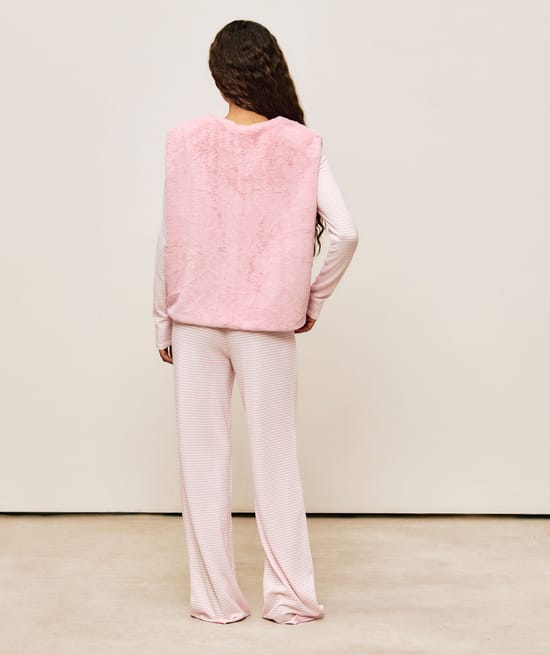 Faux fur sleeveless jacket;