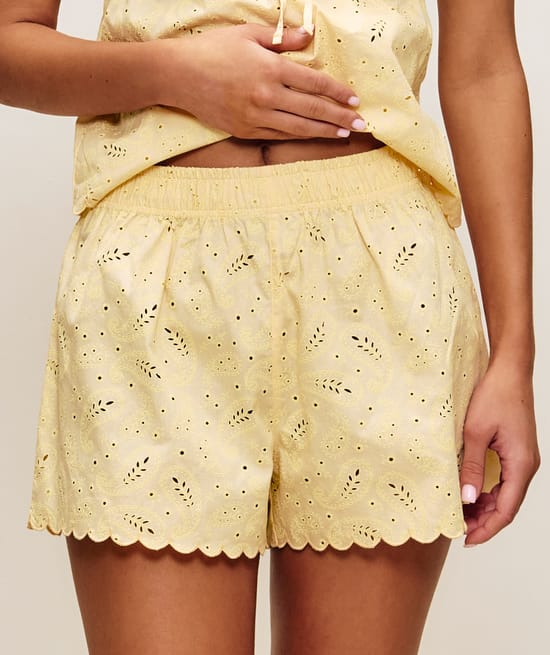 Cotton shorts with embroidery;