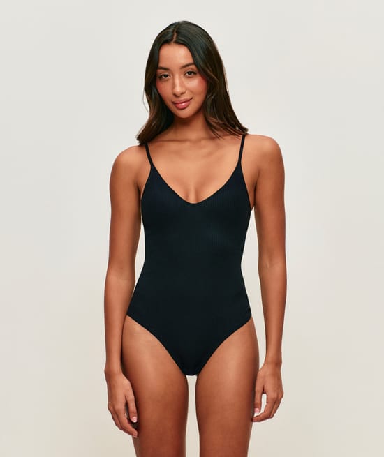 Ribbed cotton body with integrated pads;