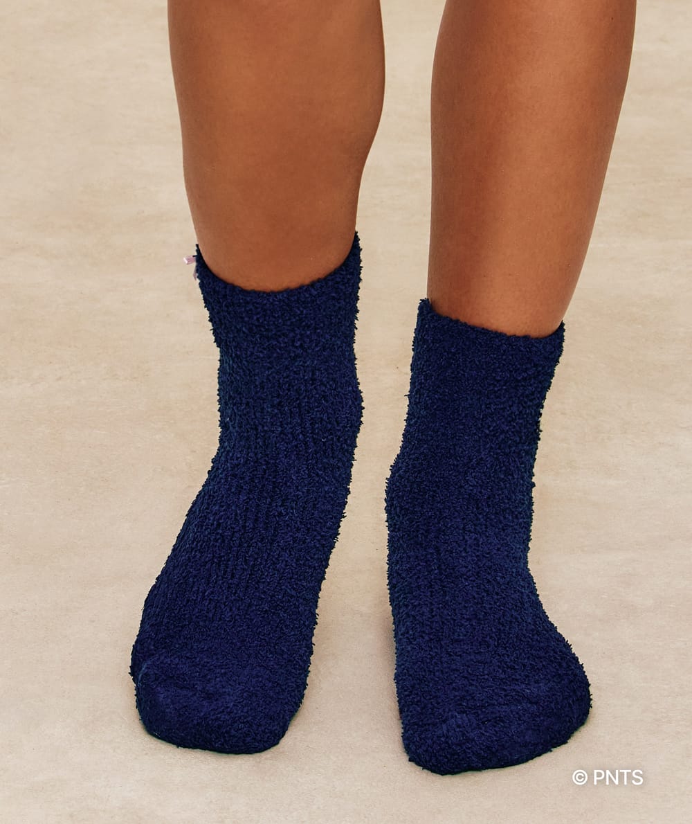 Fleece socks with Snoopy embroidery;