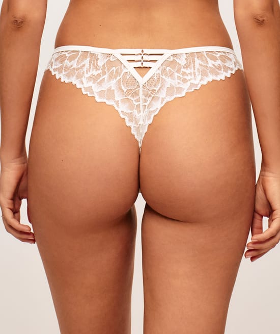 Tanga en dentelle;