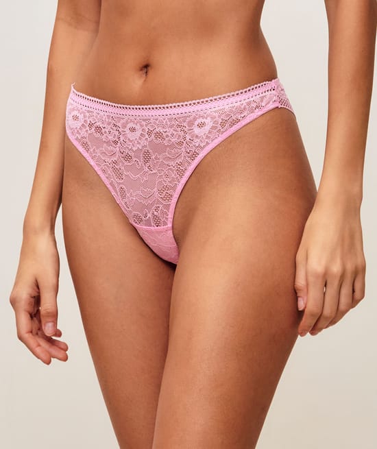 Lace panties;