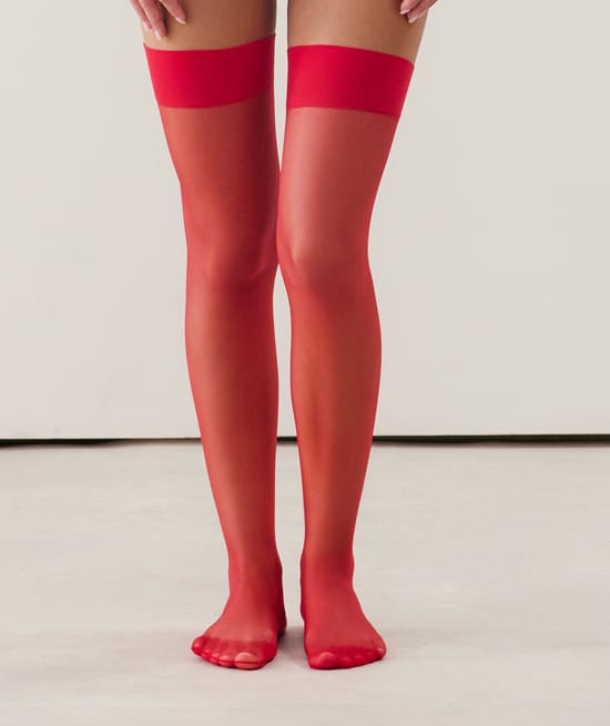 20 denier red stockings;