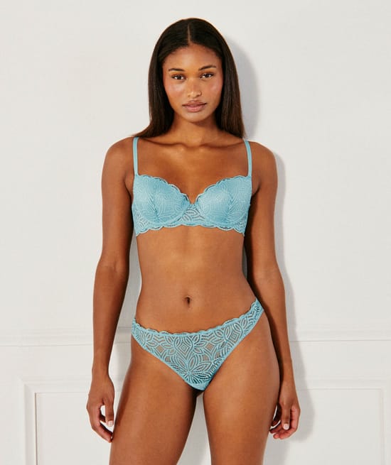 Soutien-gorge ampliforme en dentelle;