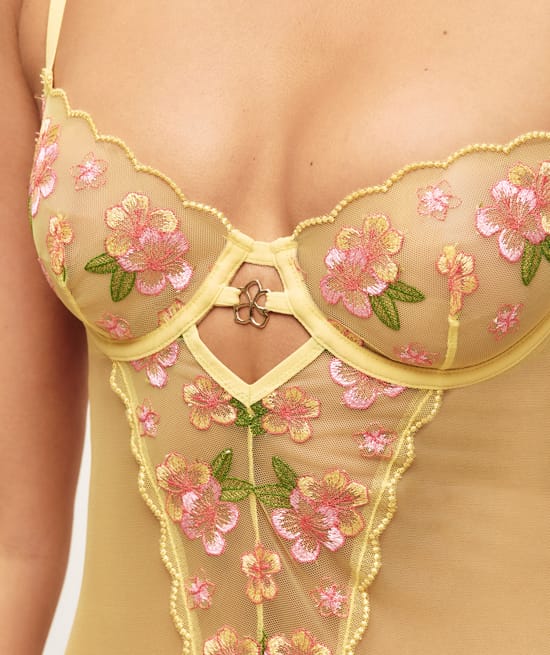 Body string in tulle with flower embroidery;