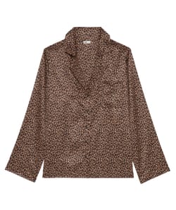 Camisa de satén con estampado de leopardo;