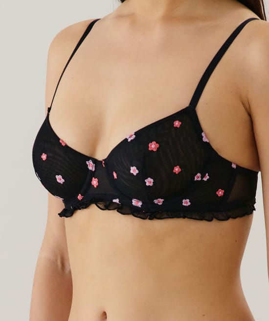 Balconette bra in tulle with embroidery;