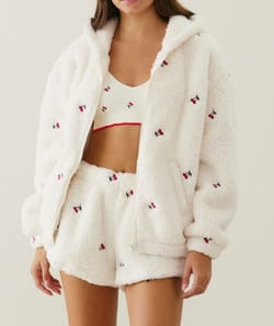 Sherpa shorts with cherry embroidery;