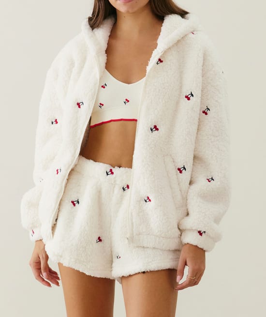 Sherpa shorts with cherry embroidery;