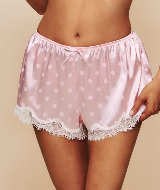 Satin and lace shorts with polka dot pattern;