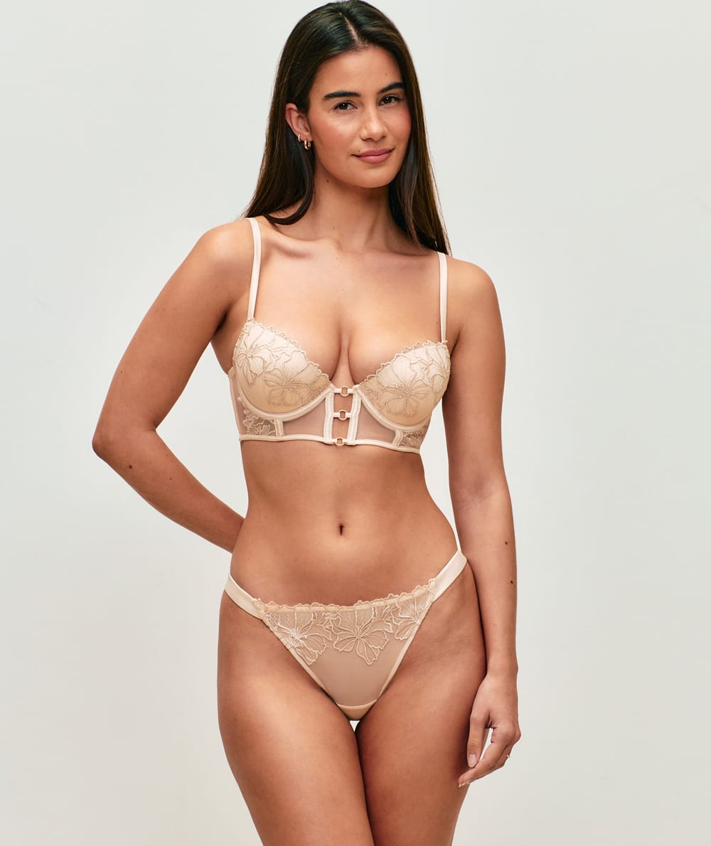 Push-up bra with embroidery;