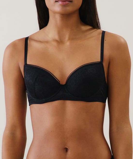 Bra with thin cups and floral lace;