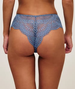 Cheeky in floral lace;