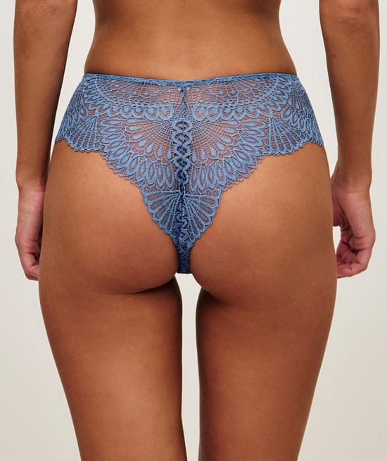 Cheeky in floral lace;