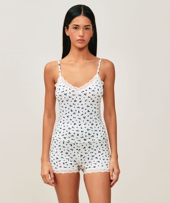 Tank top and jersey shorts with floral lace pattern;