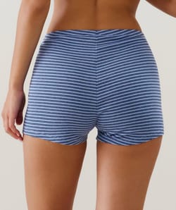 Short de punto a rayas;