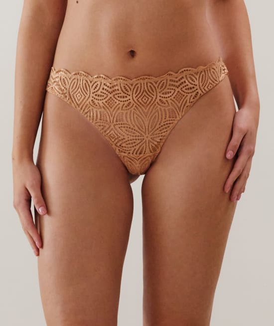 Tanga en dentelle;