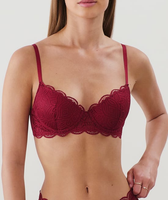 Soutien-gorge ampliforme en dentelle;