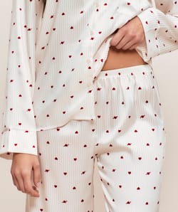 Pantalon en satin motifs c&oelig;urs;