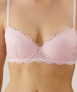Lace push-up bra;
