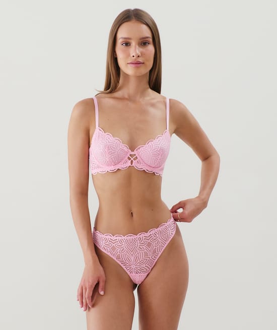 Soutien-gorge corbeille en dentelle;
