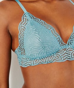 Soutien-gorge triangle en dentelle;