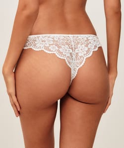 Tanga en dentelle florale;