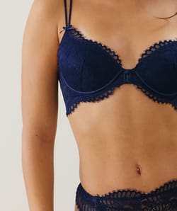 Soutien-gorge ampliforme en dentelle;