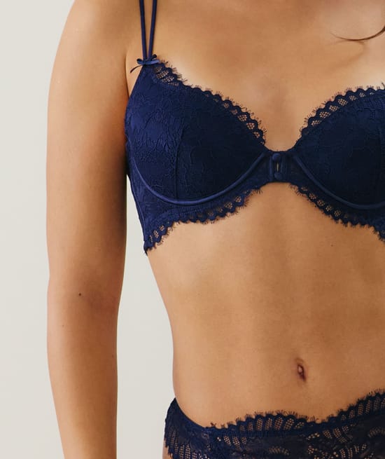 Soutien-gorge ampliforme en dentelle;