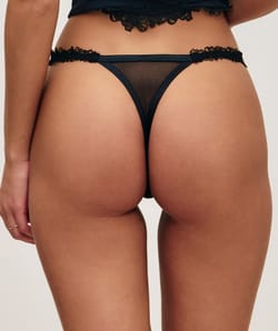 String en tulle avec broderies;