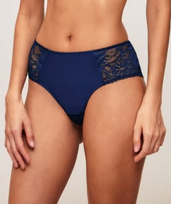 Shorty en satin et dentelle;