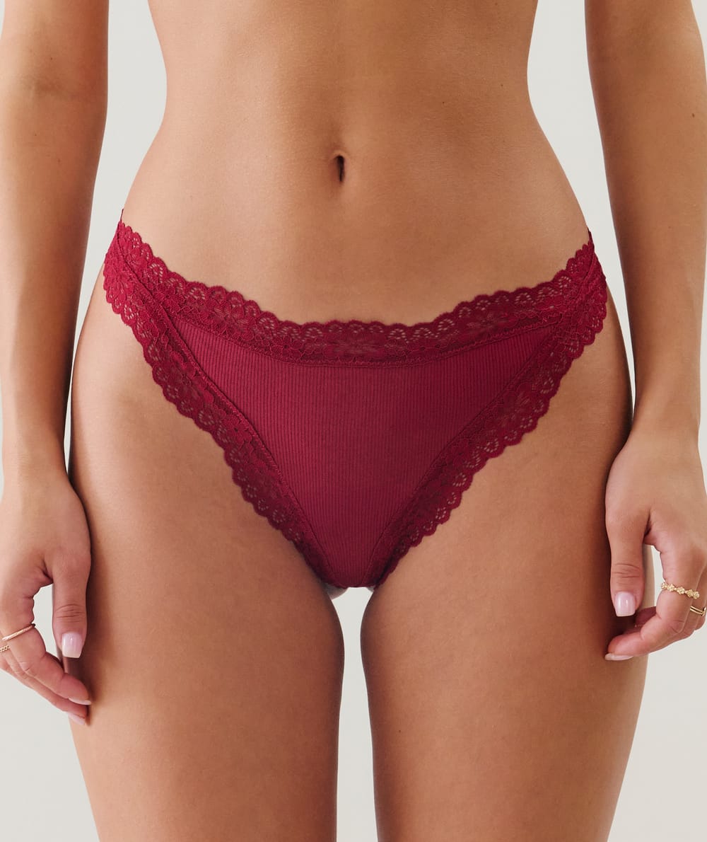 Tanga de algodón y encaje;