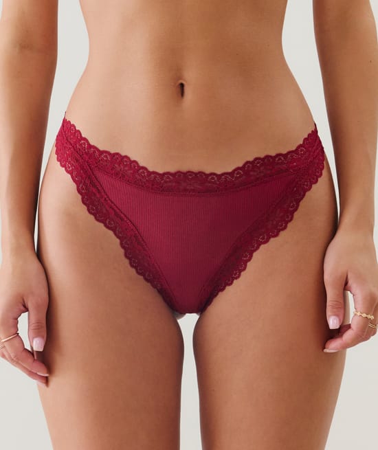 Tanga de algodón y encaje;