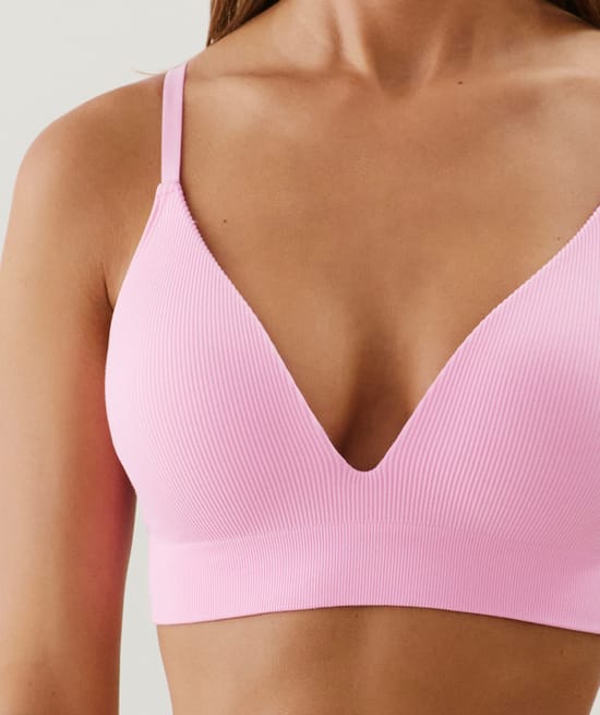 Seamless push-up bra;
