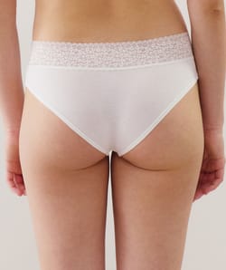 Cheeky avec dentelle;