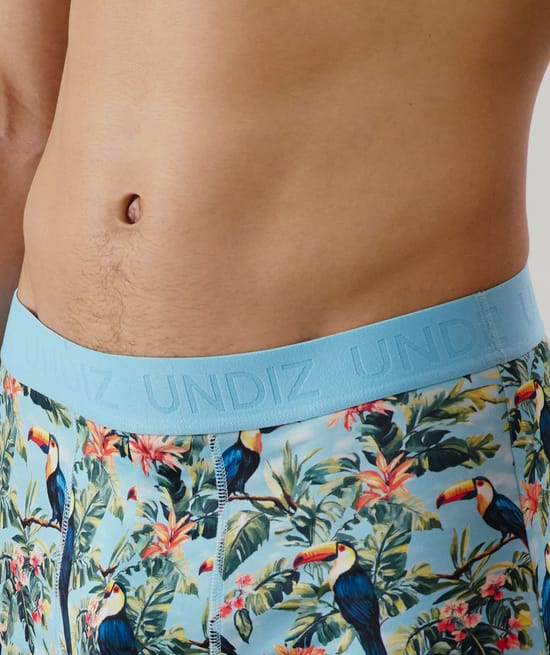 Patterned boxer shorts;