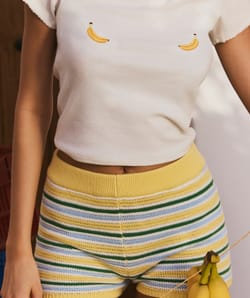 Short en crochet ray&eacute;;